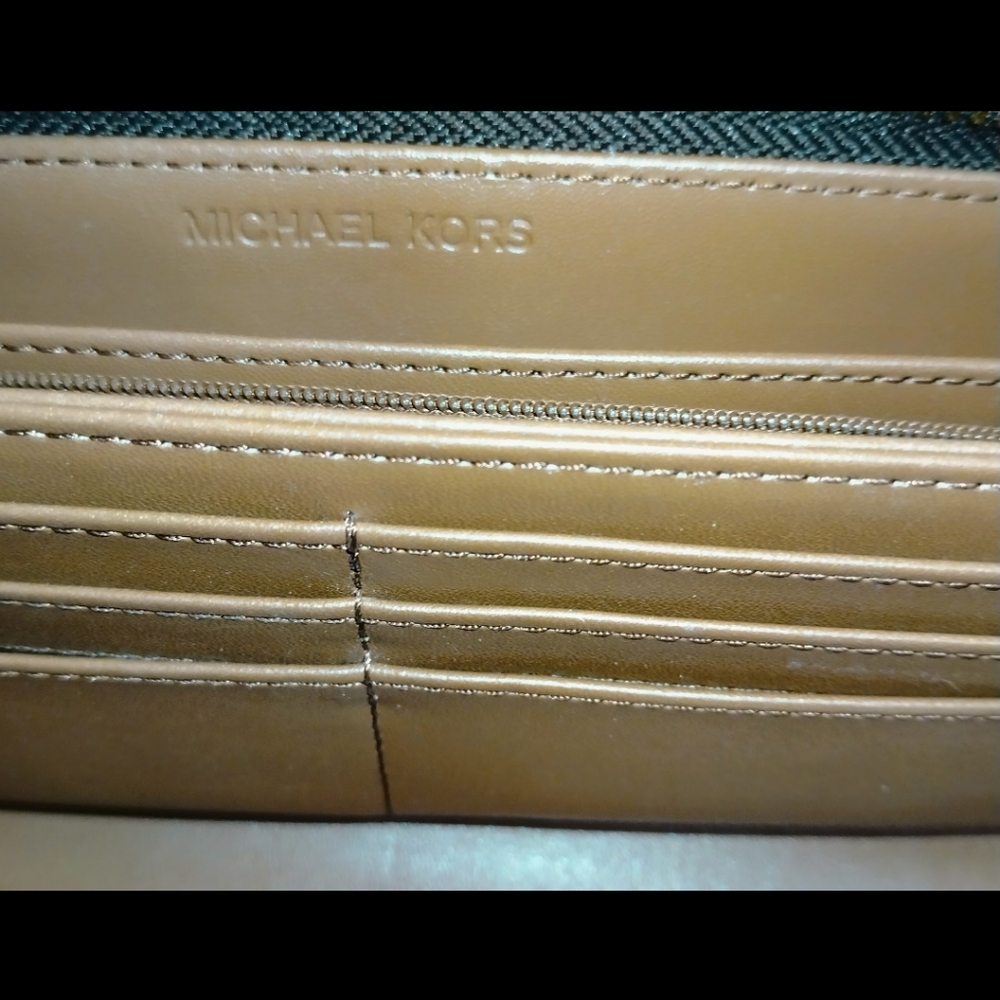 MICHAEL KORS Clutch Wallet - Picture 6 of 16